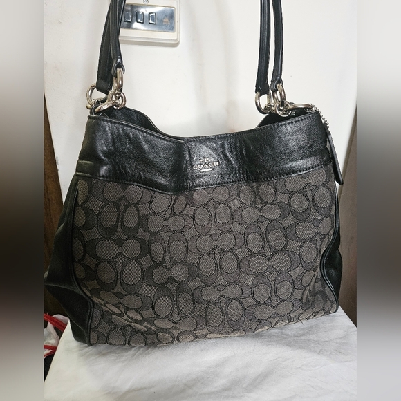 Coach Neverfull bag!!! THIS PURSE HAS SO MANY POCKETS YOU WONT KNOW WHAT TO DO - Picture 1 of 12